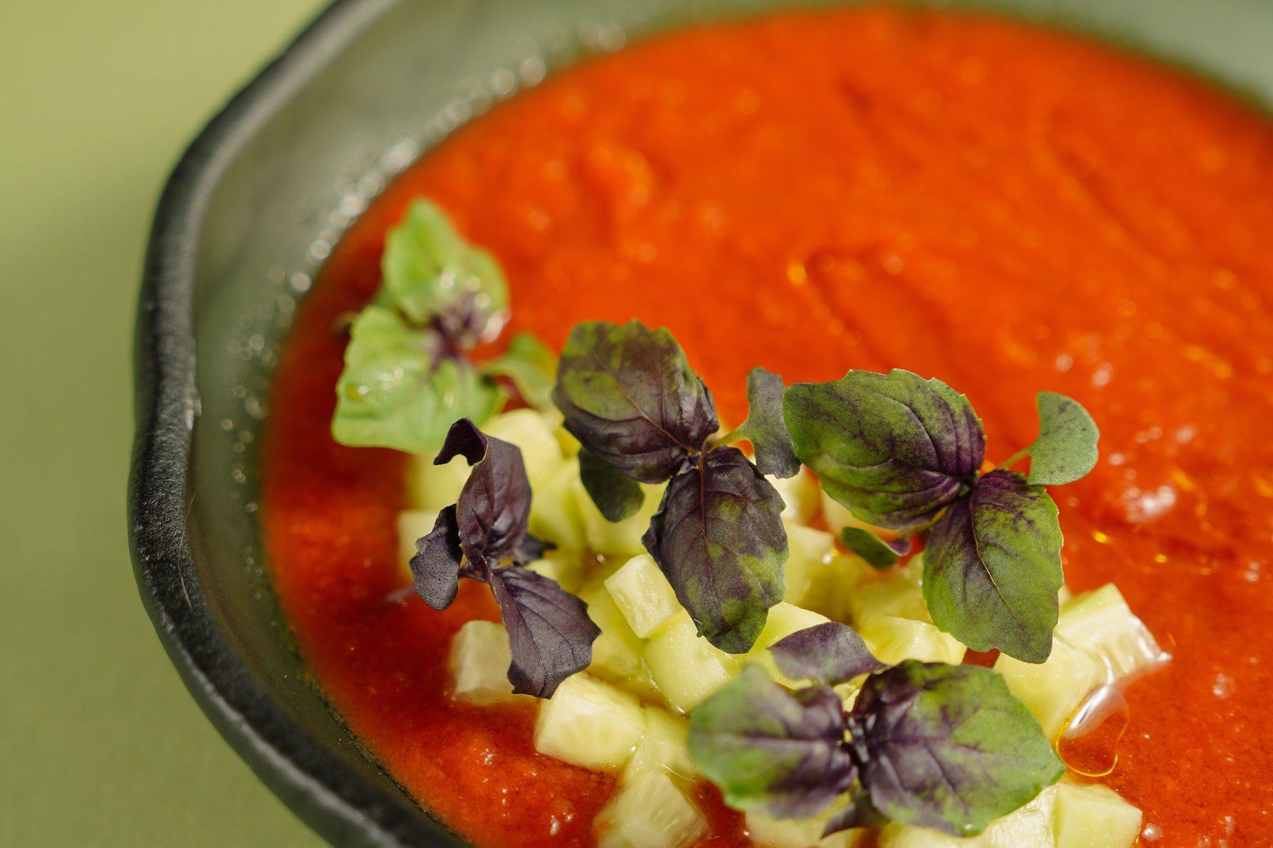 Gazpacho Andaluz – wenn Öl die Suppe cremig macht