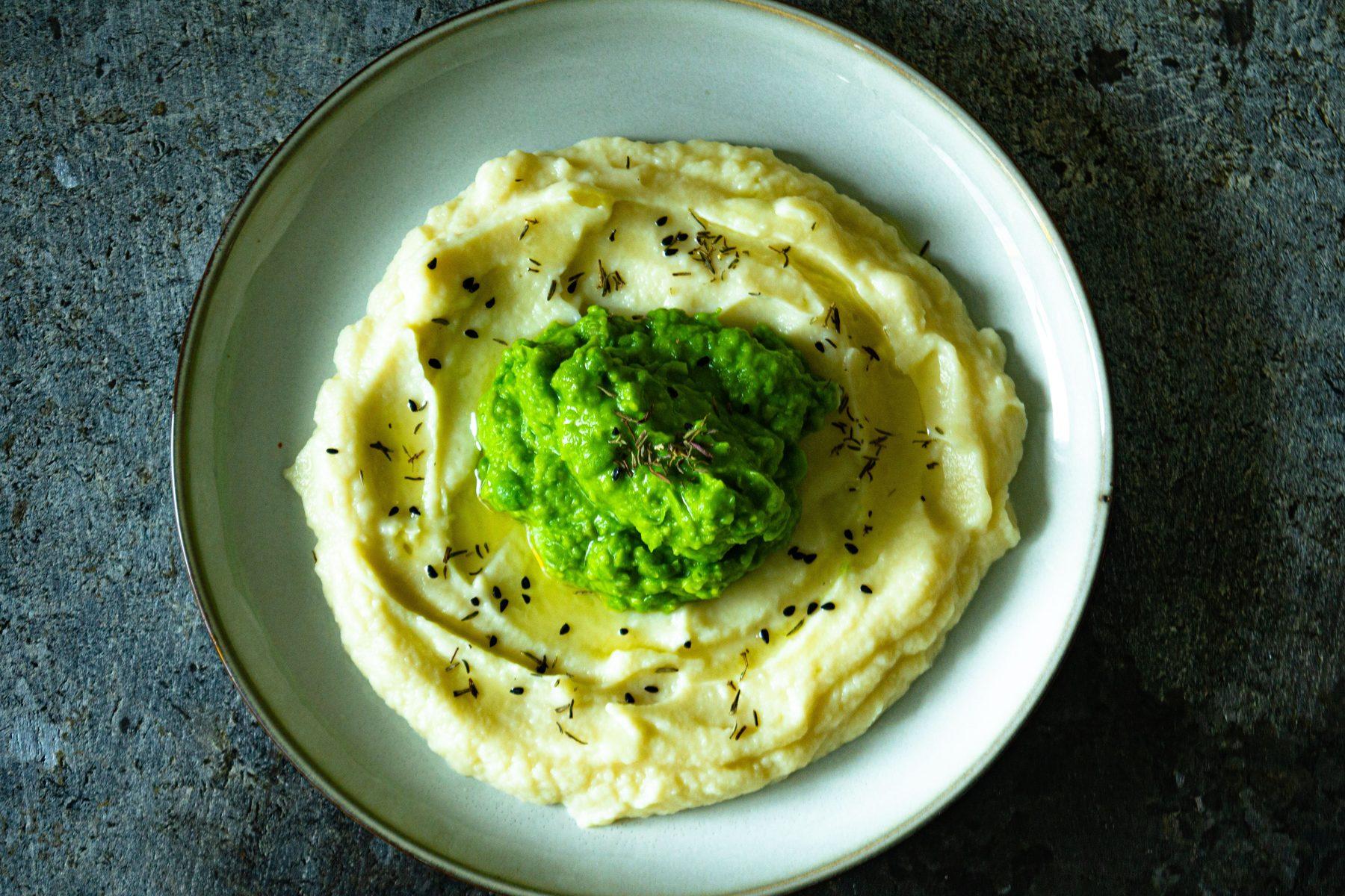 Griechische Fava, fertig gemacht mit rohem Olivenöl